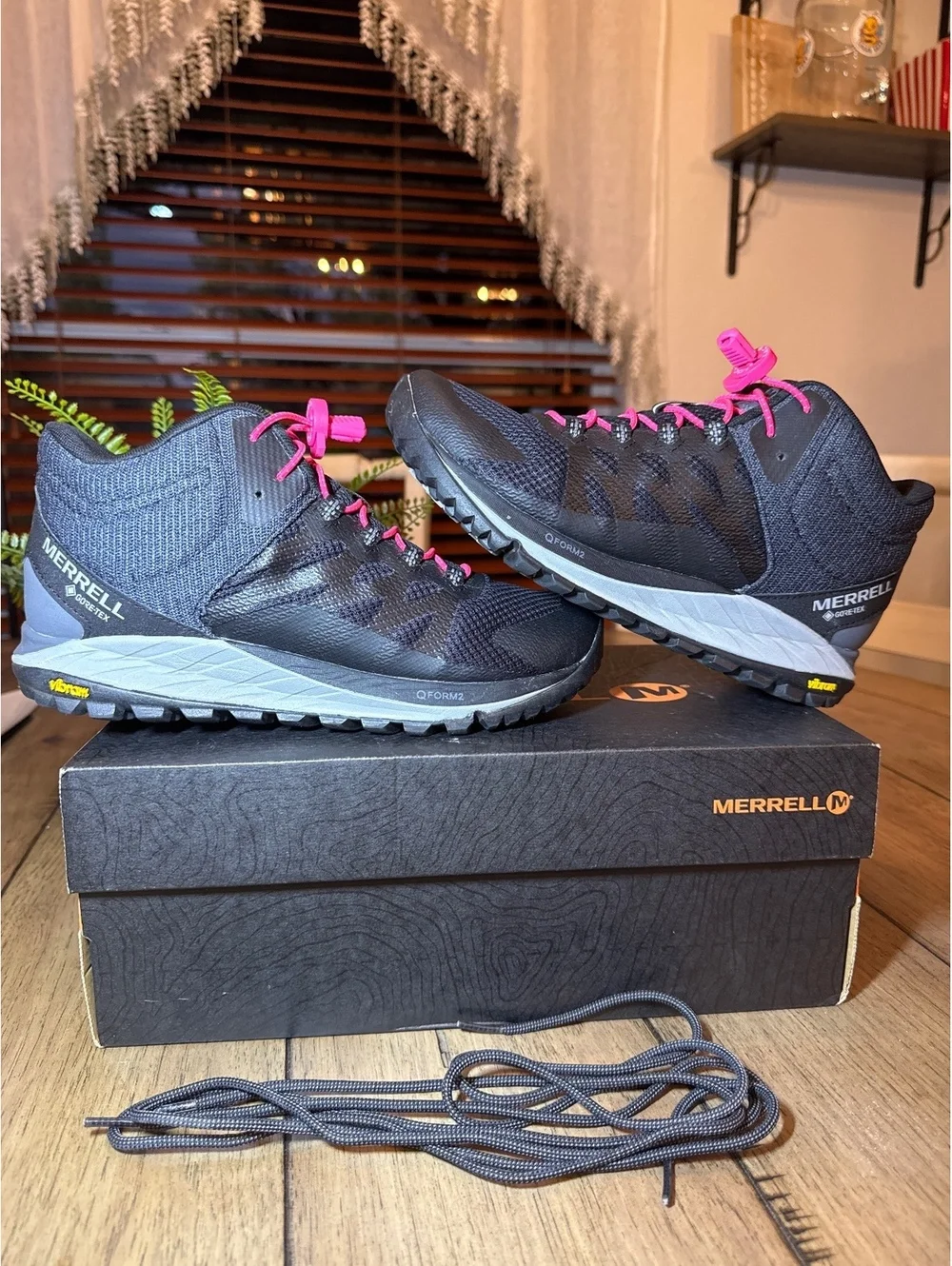 Merrell Antora 2 Mid GTX Women’s Hiking Boots Black Size 9
